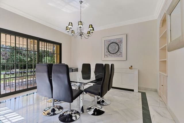 5 bedroom Villa for sale in Guadalmina Baja, Marbella - € 3,600,000 (Ref: 9512126)