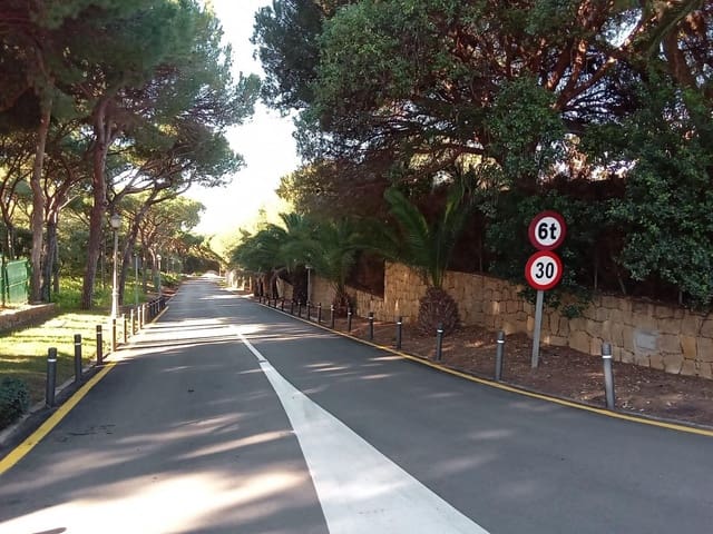 Byggetomt til salgs i Las Chapas, Marbella - € 1 600 000 (Ref: 9512149)