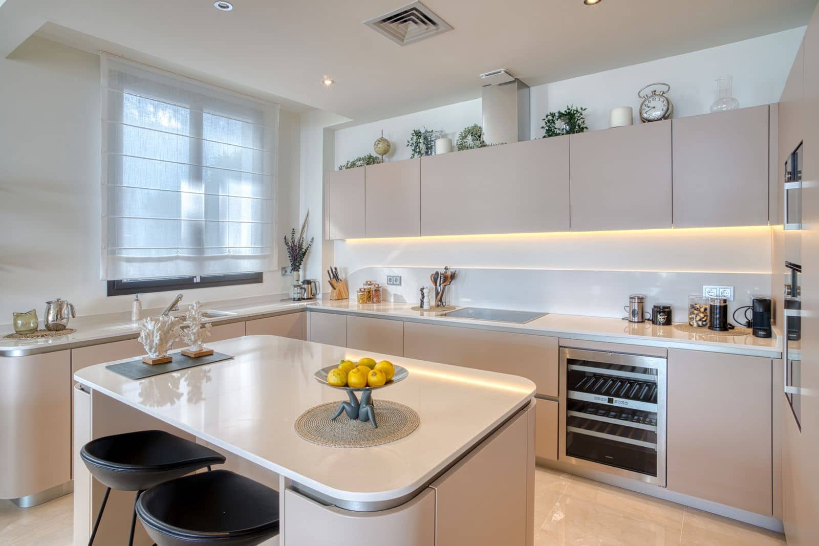 4 bedroom Apartment for sale in Golden Mile - € 3,950,000 (Ref: 9518666)