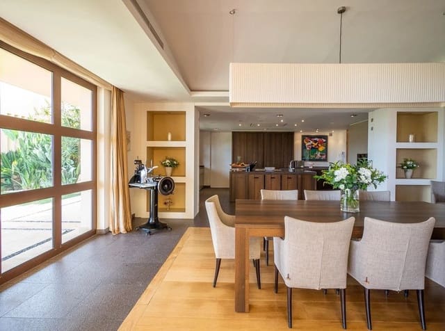 6 soveværelse Villa til salg i Sotogrande, San Roque - € 5.750.000 (Ref: 9518667)