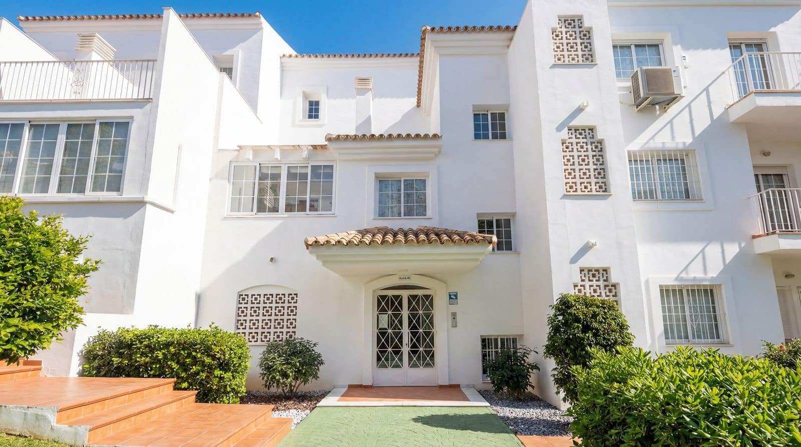 2 bedroom Apartment for sale in Rio Real - € 450,000 (Ref: 9518673)