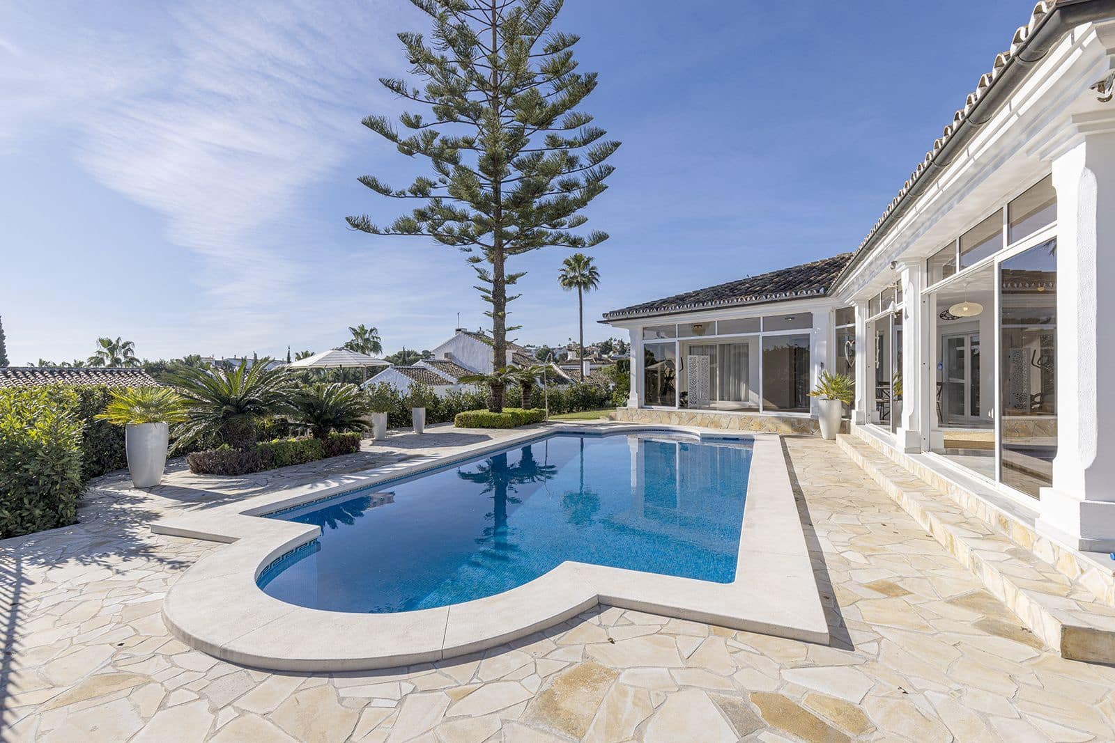 4 bedroom Villa for sale in Calahonda - € 1,275,000 (Ref: 9518674)