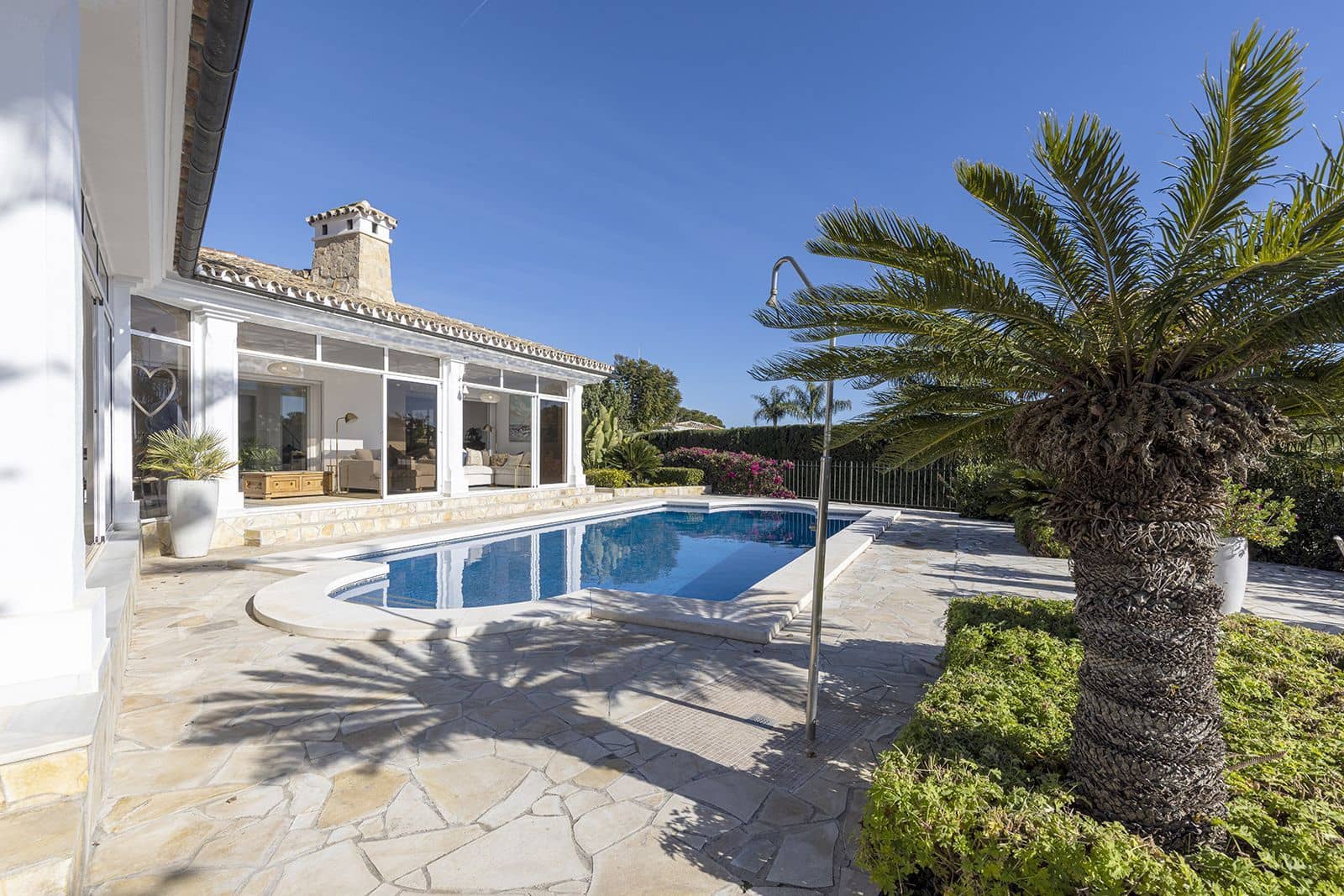 4 bedroom Villa for sale in Calahonda - € 1,275,000 (Ref: 9518674)