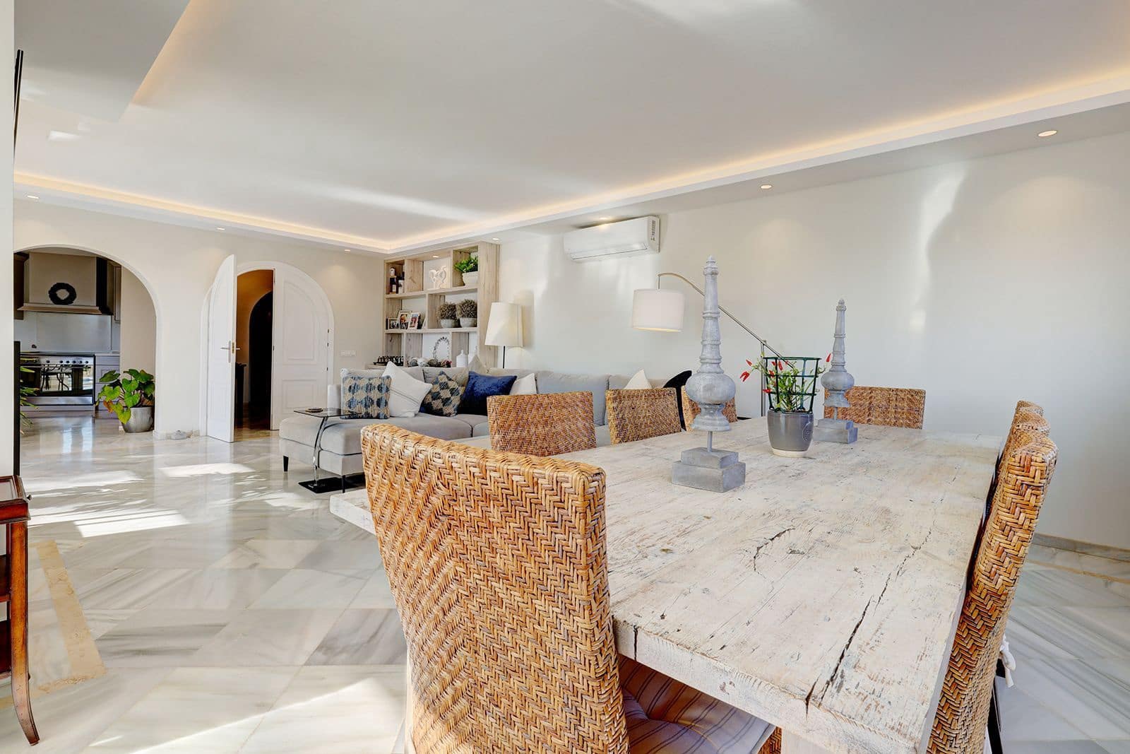 4 bedroom Villa for sale in Calahonda - € 1,275,000 (Ref: 9518674)