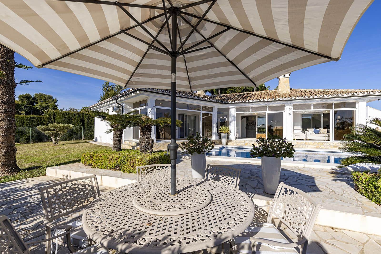 4 bedroom Villa for sale in Calahonda - € 1,275,000 (Ref: 9518674)