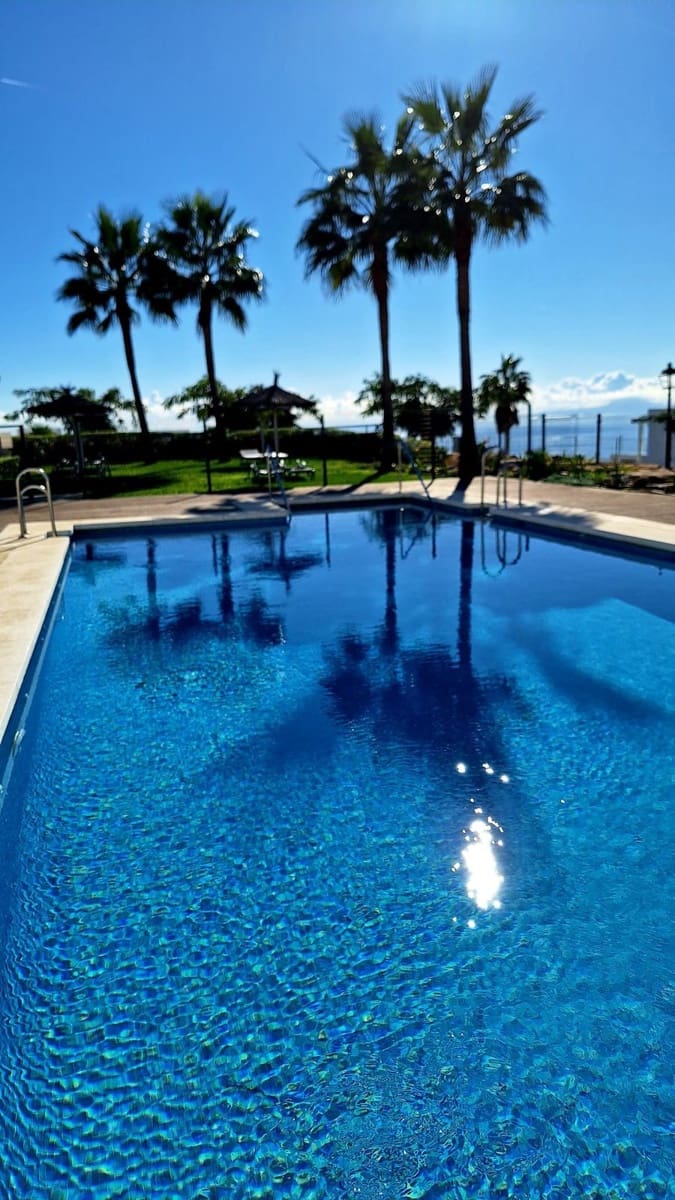 3 bedroom Semi-detached Villa for sale in La Duquesa / Puerto de la Duquesa - € 465,000 (Ref: 9518678)