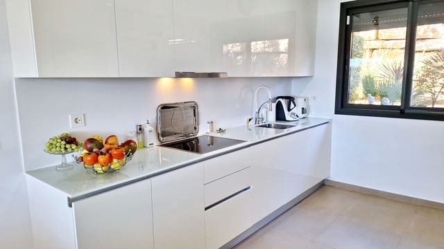 3 bedroom Semi-detached Villa for sale in La Duquesa / Puerto de la Duquesa, Manilva - € 465,000 (Ref: 9518678)