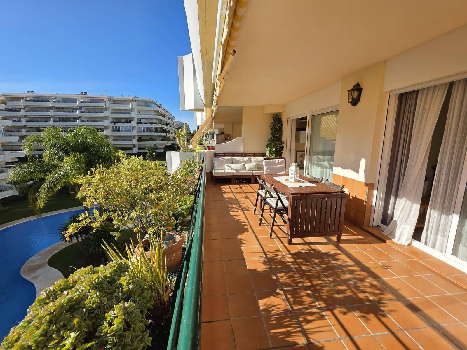 2 bedroom Apartment for sale in Guadalmina - € 399,000 (Ref: 9518692)