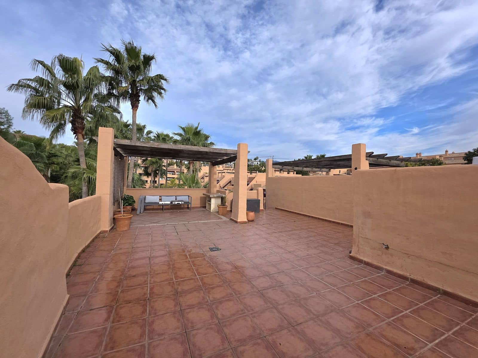 2 soverom Penthouse til salgs i Benahavis - € 385 000 (Ref: 9518789)