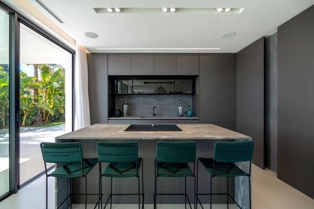 5 sovrum Villa till salu i Carib Playa, Marbella - 3 300 000 € (Ref: 9527201)