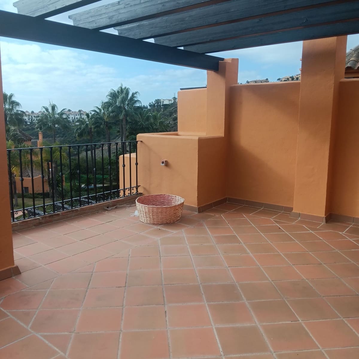 3 bedroom Semi-detached Villa for sale in Benahavis - € 670,000 (Ref: 9527211)