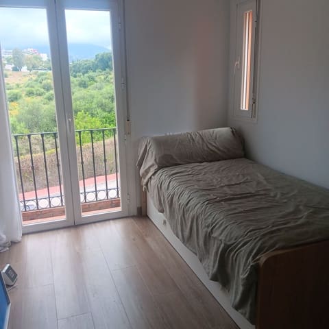 3 bedroom Semi-detached Villa for sale in Benahavís - € 670,000 (Ref: 9527211)