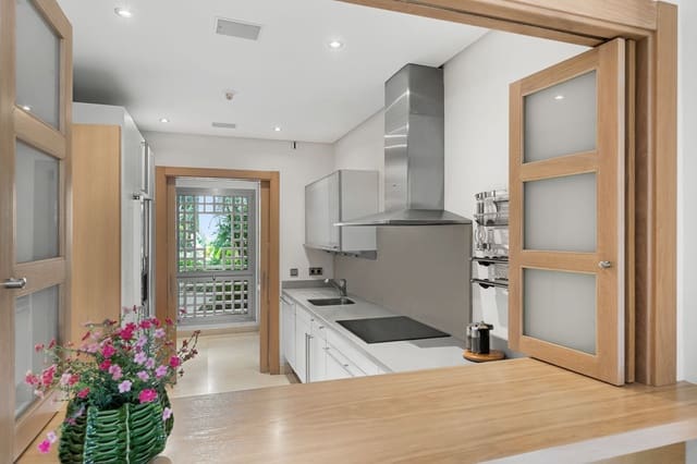 2 soverom Leilighet til salgs i Golden Mile, Marbella - € 1 080 000 (Ref: 9527220)