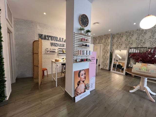 4 chambre Entreprise à vendre à Estepona - 330 000 € (Ref: 9527237)