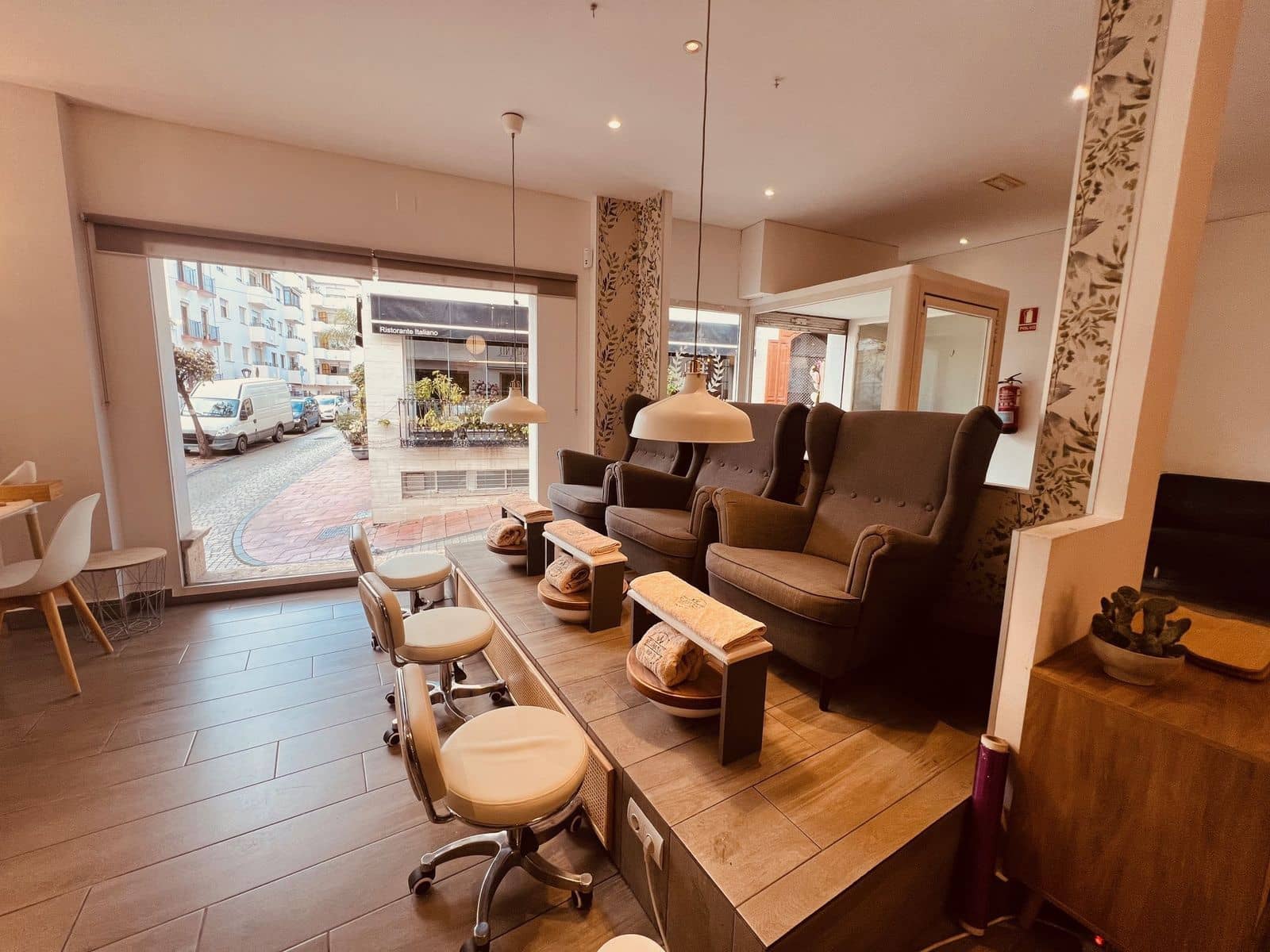 4 chambre Entreprise à vendre à Estepona - 330 000 € (Ref: 9527237)