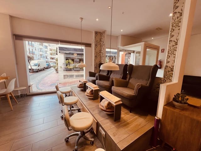 4 chambre Entreprise à vendre à Estepona - 330 000 € (Ref: 9527237)