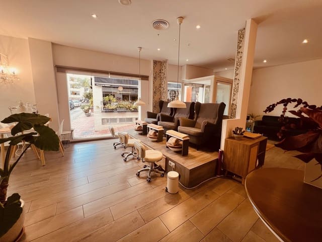 4 chambre Entreprise à vendre à Estepona - 330 000 € (Ref: 9527237)