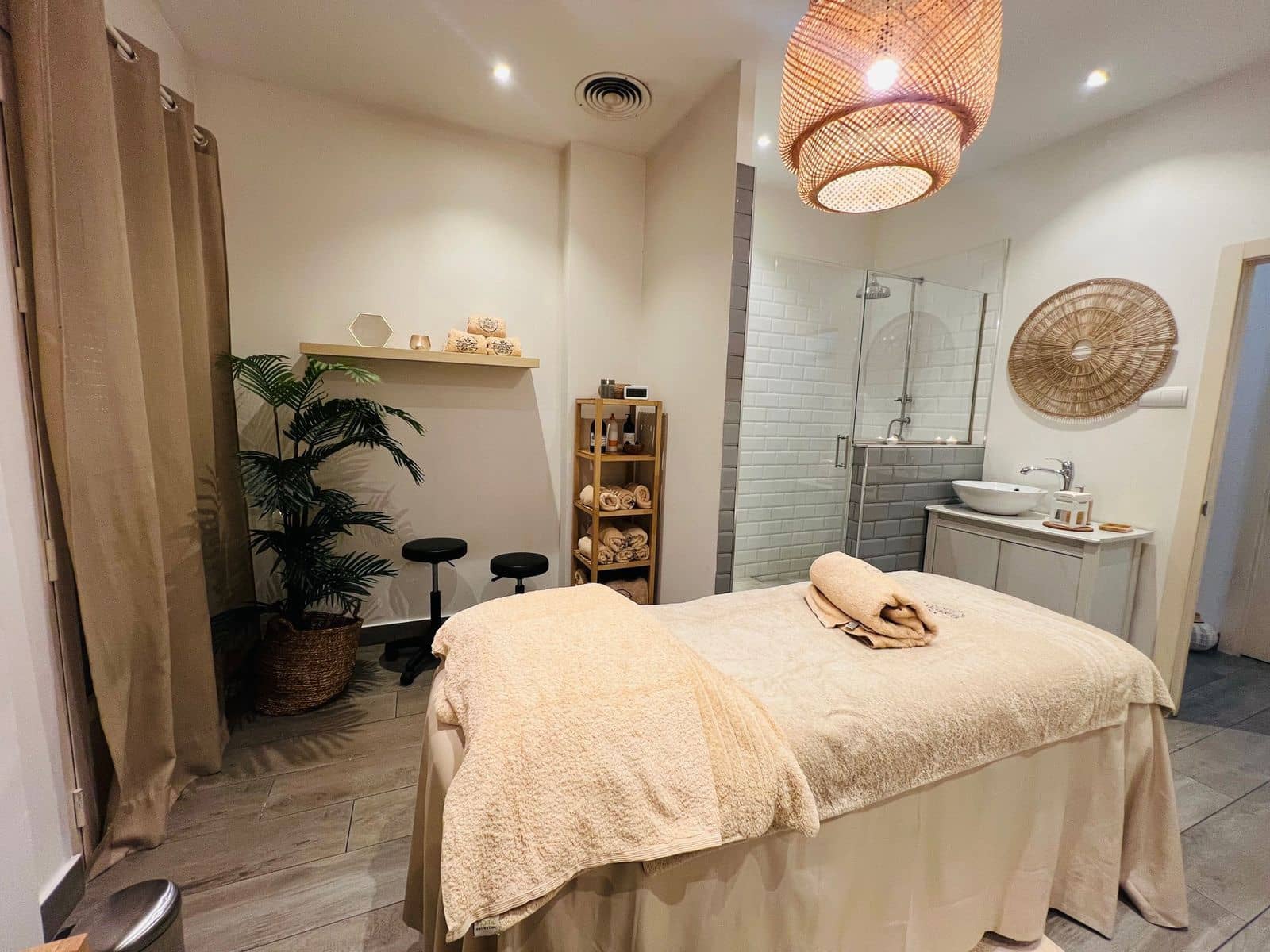 4 chambre Entreprise à vendre à Estepona - 330 000 € (Ref: 9527237)