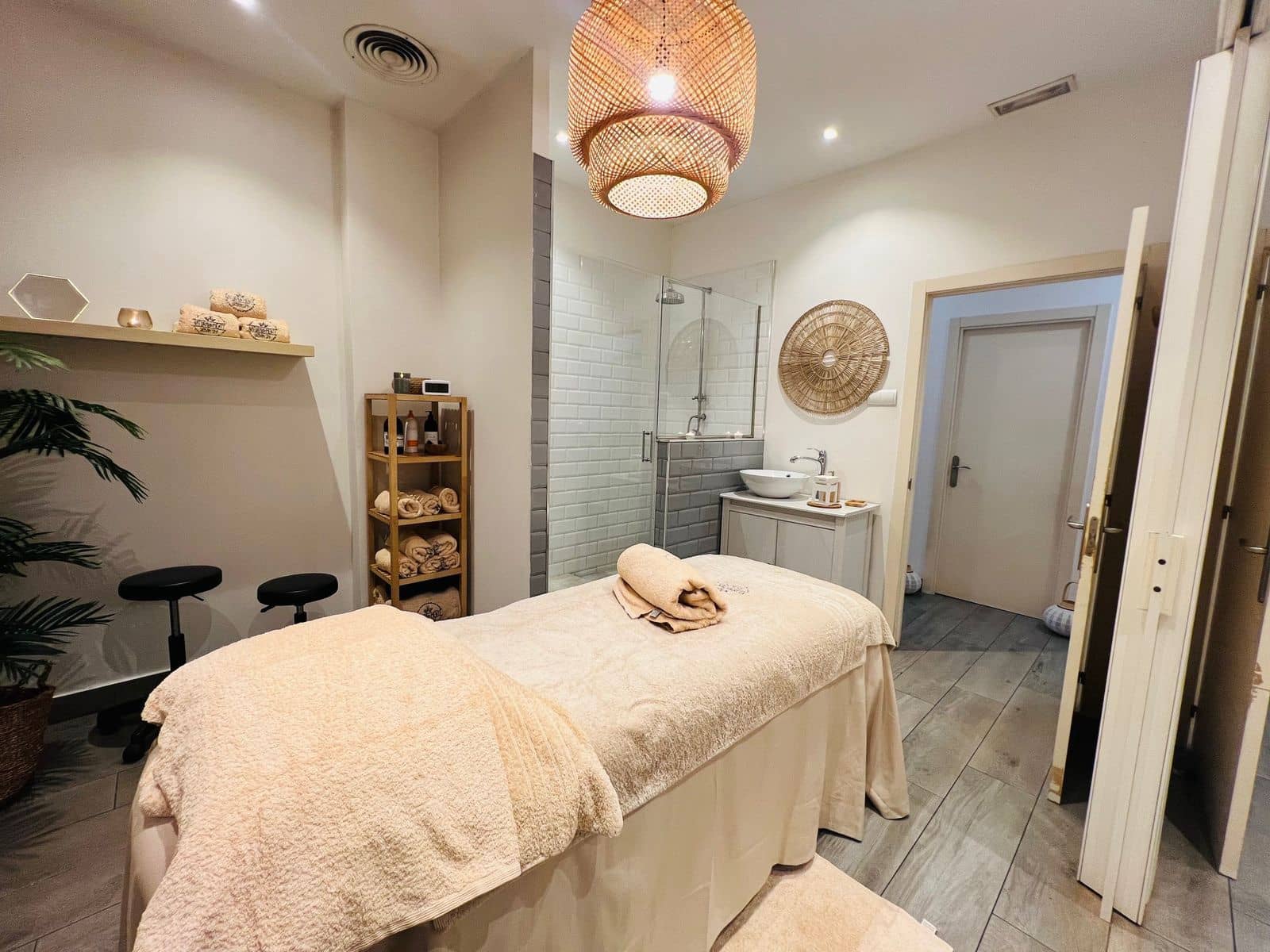 4 chambre Entreprise à vendre à Estepona - 330 000 € (Ref: 9527237)