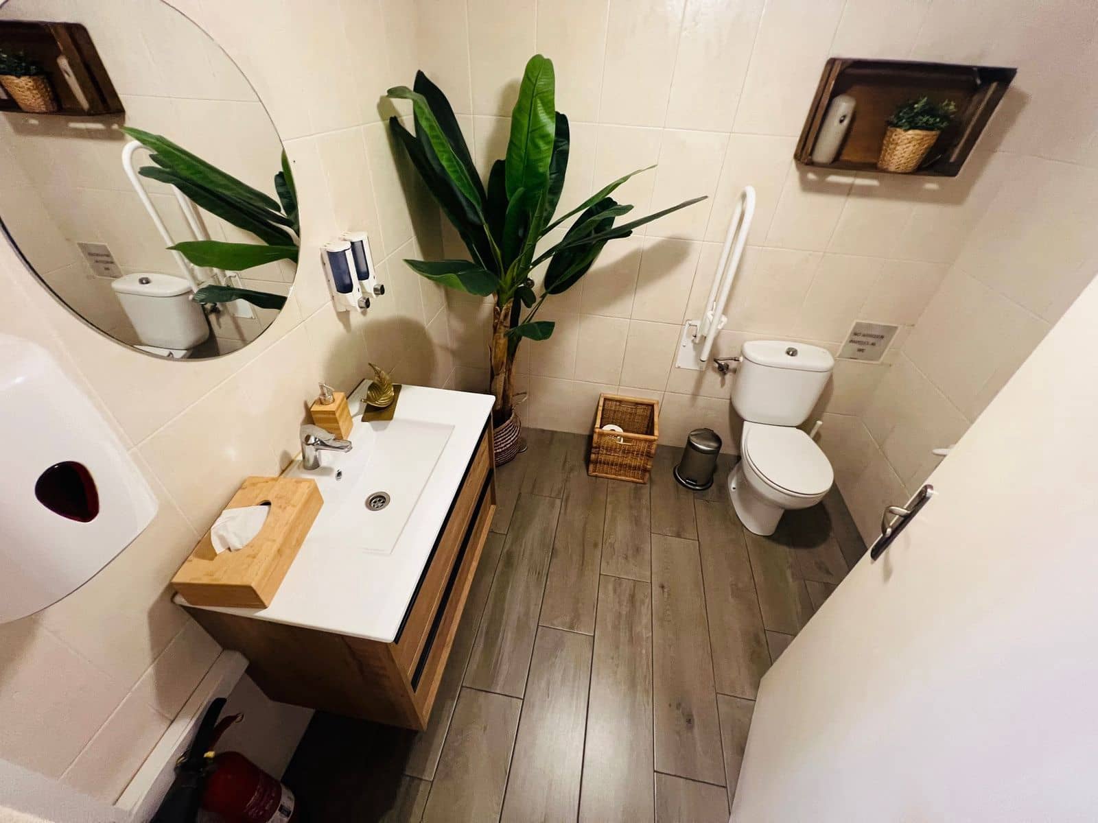 4 chambre Entreprise à vendre à Estepona - 330 000 € (Ref: 9527237)