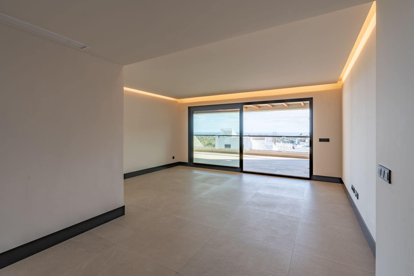 2 soverom Leilighet til salgs i Nueva Andalucia - € 675 000 (Ref: 9527245)