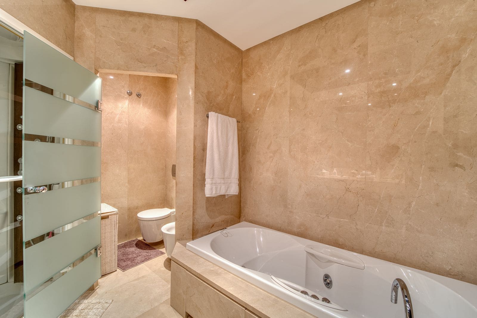 2 soverom Leilighet til salgs i Nueva Andalucia - € 1 800 000 (Ref: 9527262)