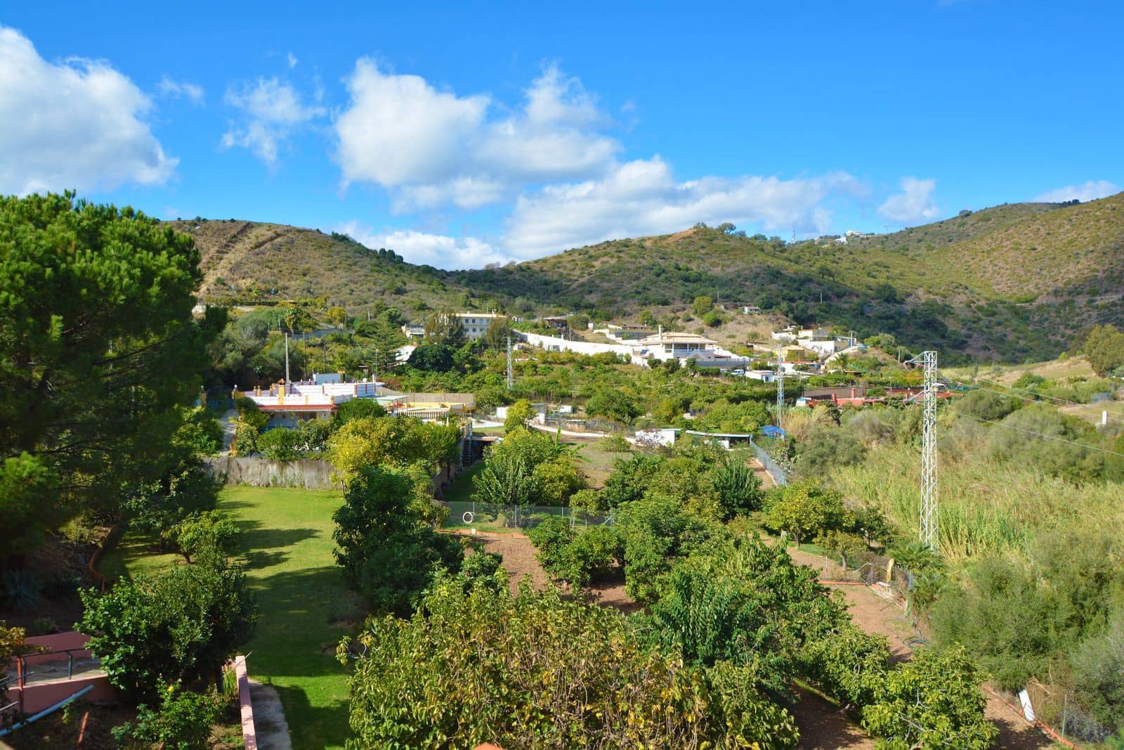 2 bedroom Finca/Country House for sale in Marbella - € 410,000 (Ref: 9527274)