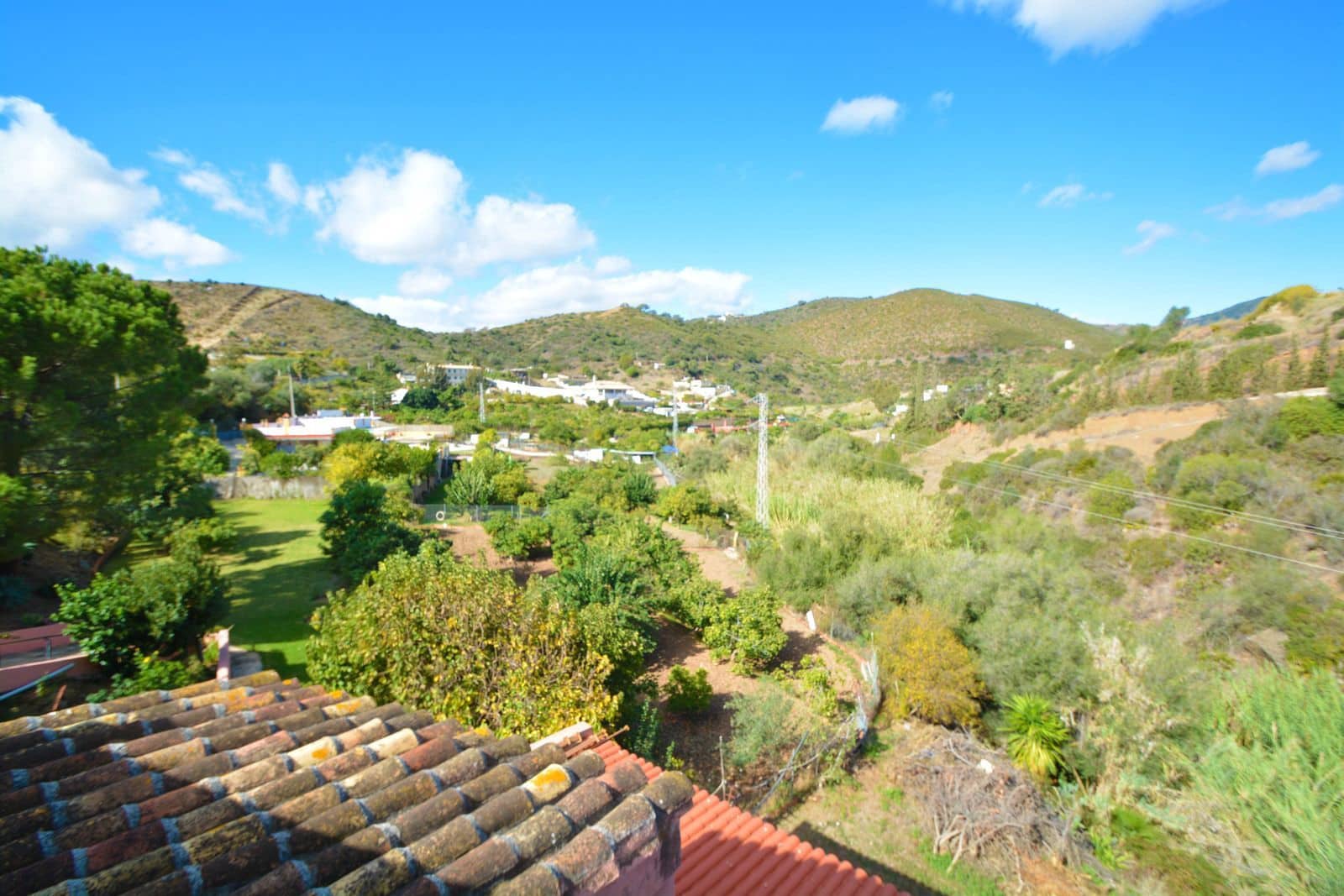 2 bedroom Finca/Country House for sale in Marbella - € 410,000 (Ref: 9527274)