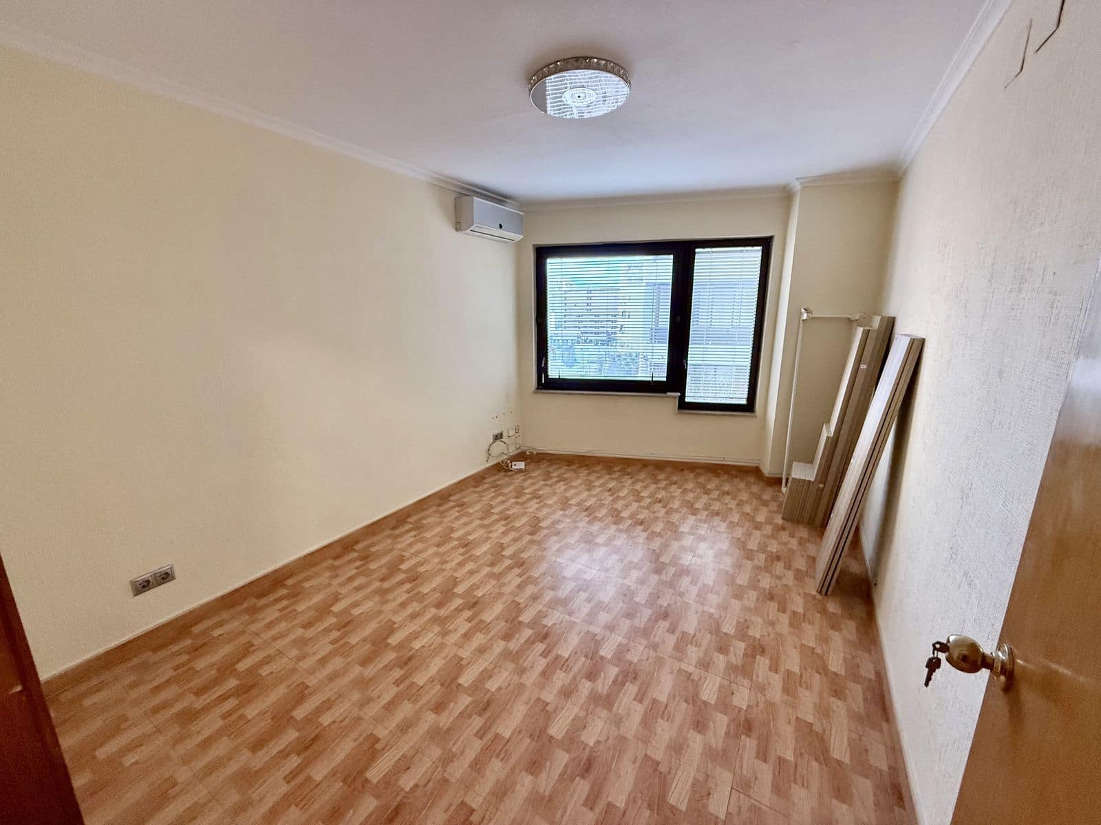 Oficina de 3 habitaciones en Marbella en venta - 349.000 € (Ref: 9530665)