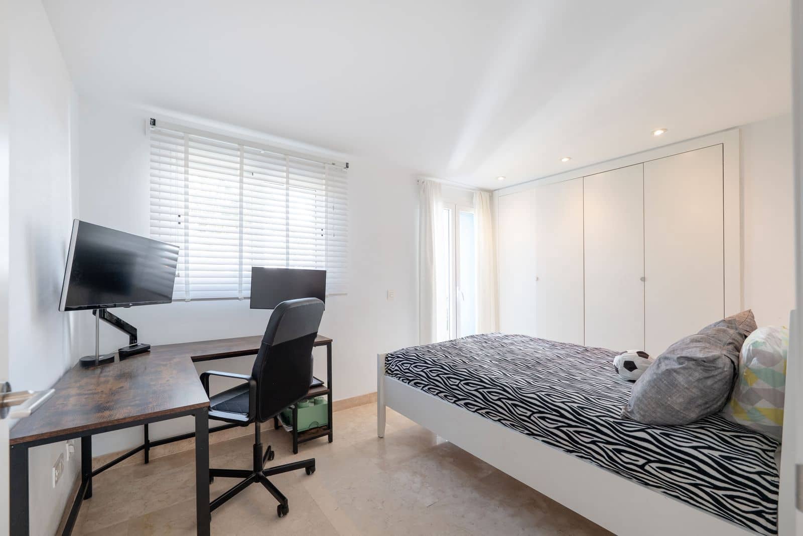 3 bedroom Apartment for sale in Benahavis - € 665,000 (Ref: 9530670)