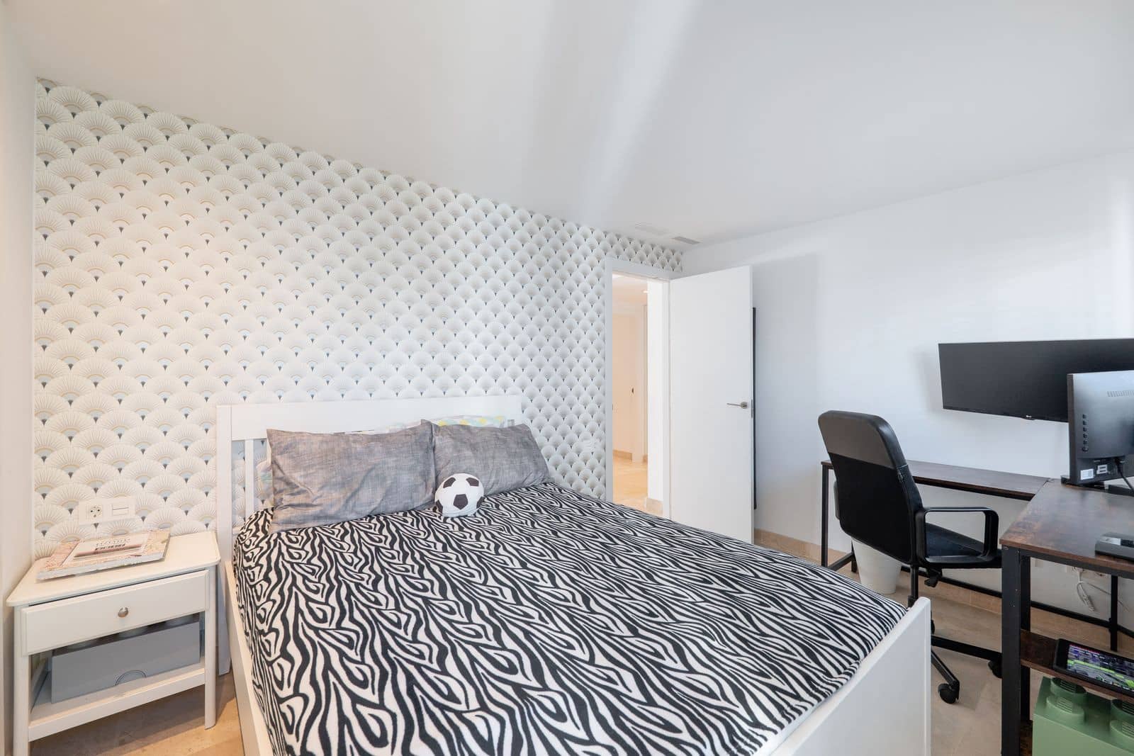 3 bedroom Apartment for sale in Benahavis - € 665,000 (Ref: 9530670)