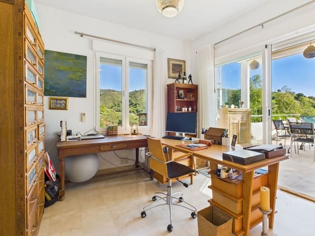 4 soveværelse Villa til salg i Estepona - € 1.195.000 (Ref: 9530671)