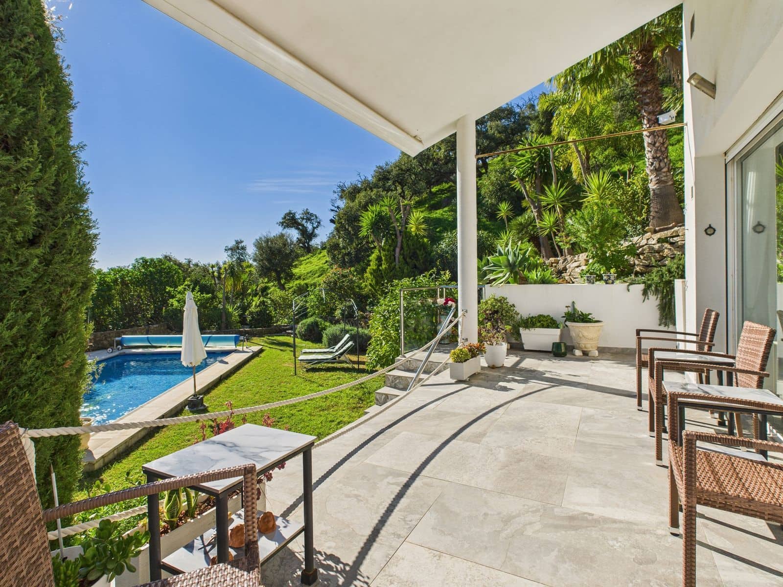 4 soveværelse Villa til salg i Estepona - € 1.195.000 (Ref: 9530671)