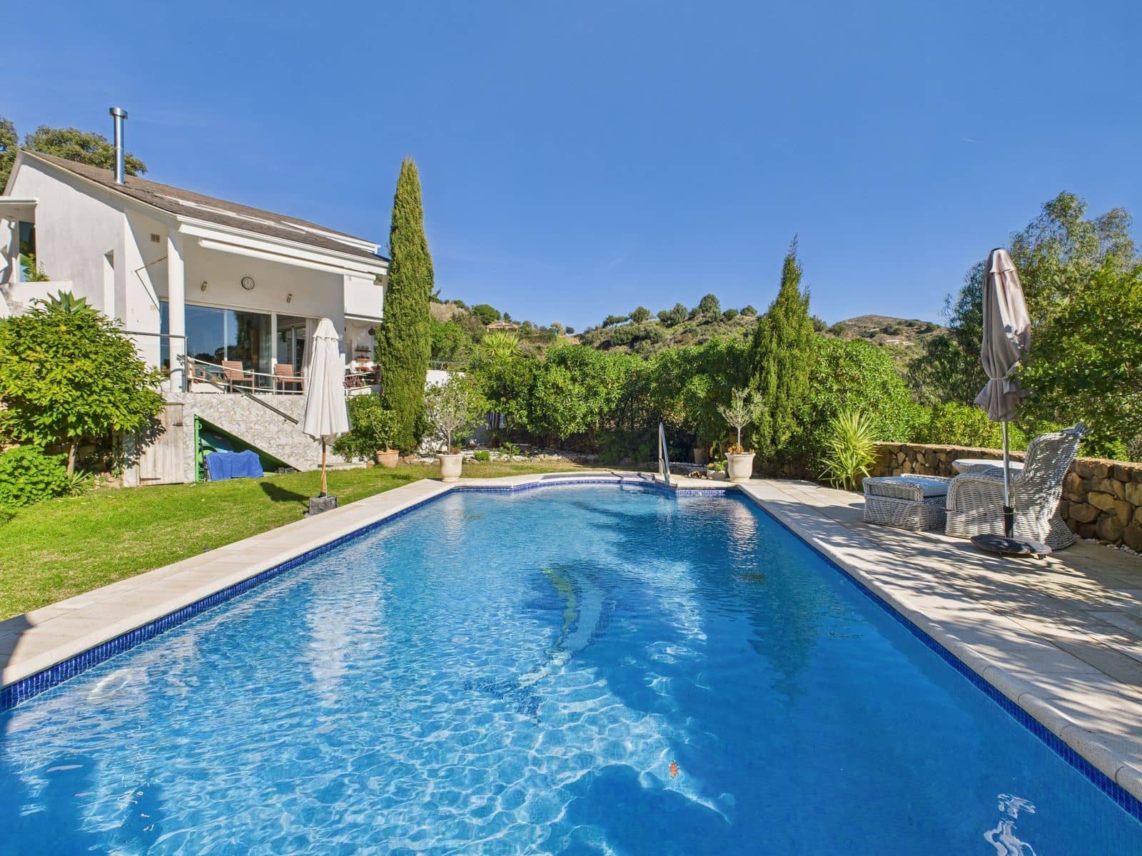 4 soveværelse Villa til salg i Estepona - € 1.195.000 (Ref: 9530671)