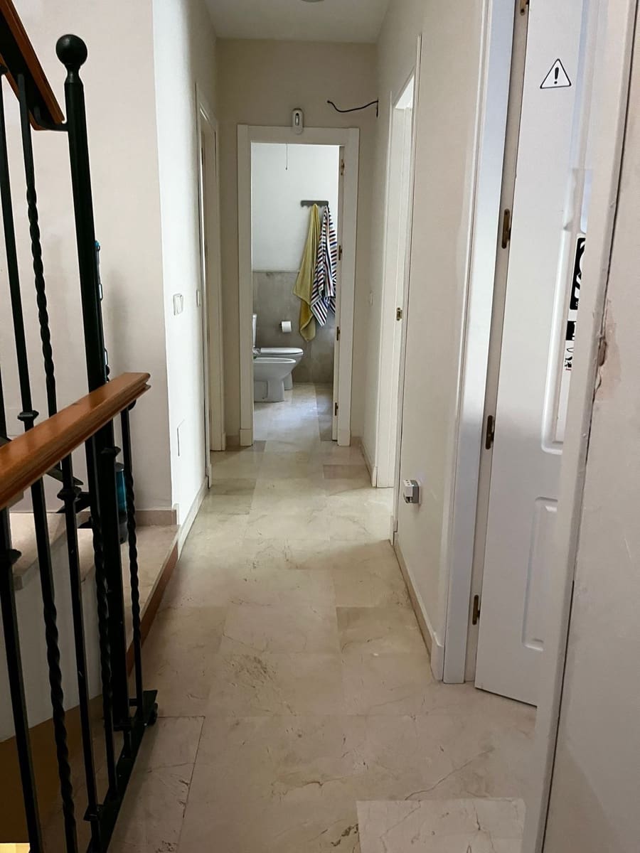 3 soveværelse Semi-Rækkehus til salg i Riviera del Sol - € 460.000 (Ref: 9530683)