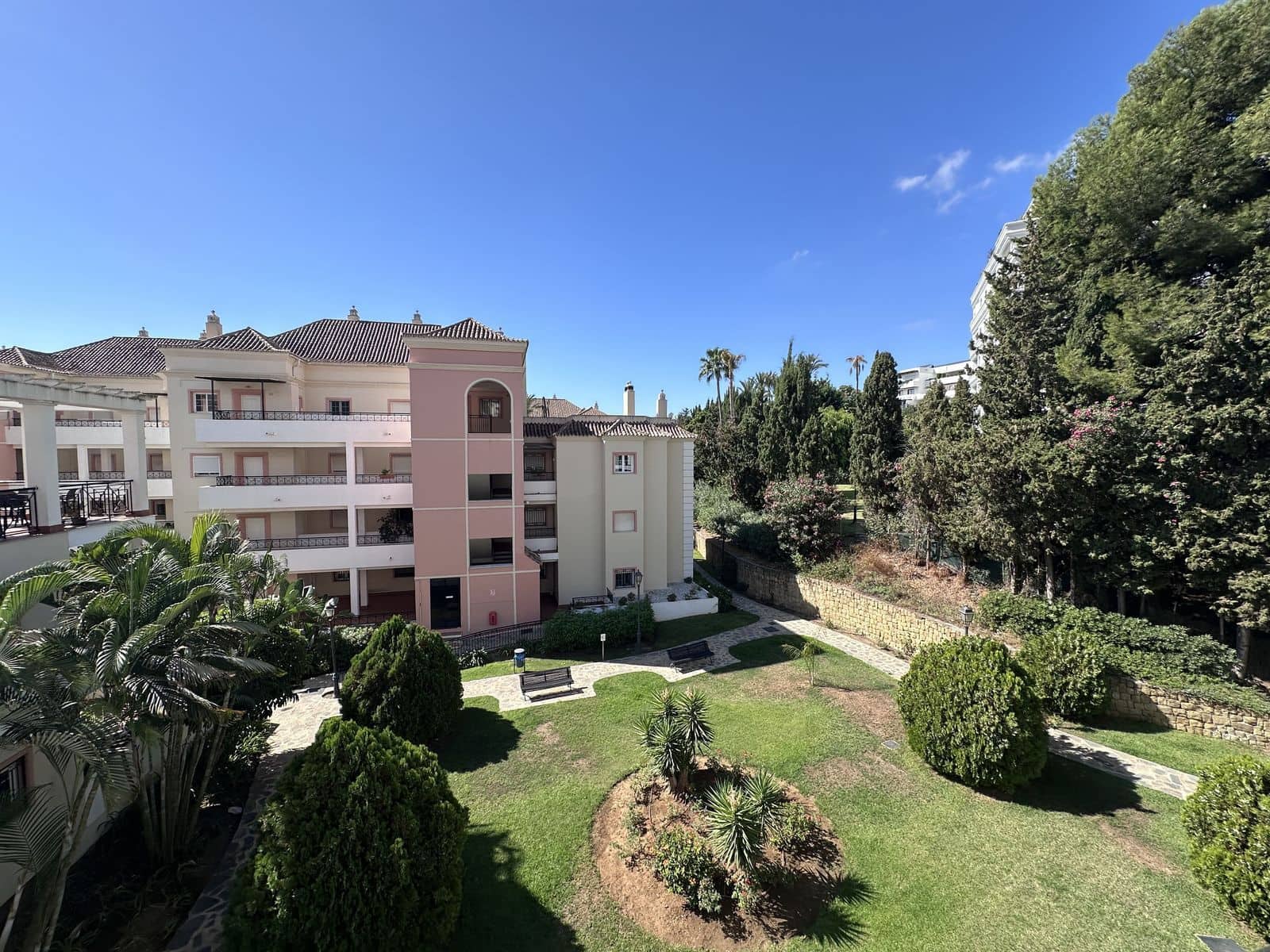 2 soverom Leilighet til salgs i Nueva Andalucia - € 590 000 (Ref: 9530686)