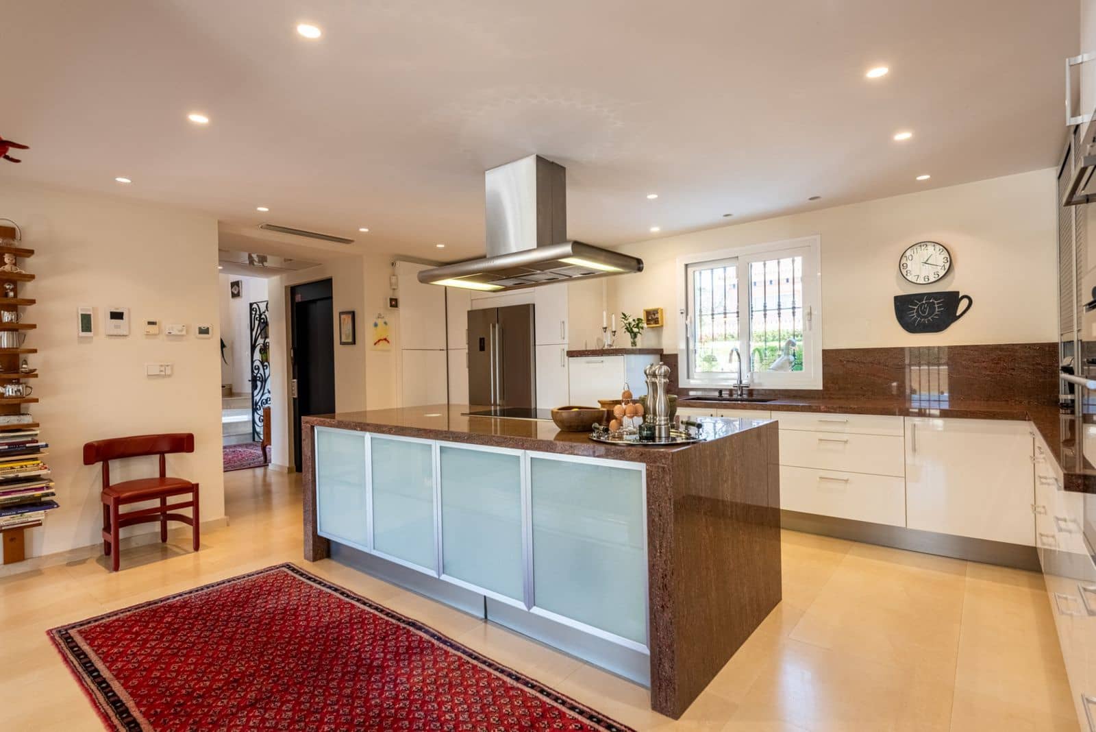 4 bedroom Villa for sale in Nueva Andalucia - € 3,695,000 (Ref: 9543173)