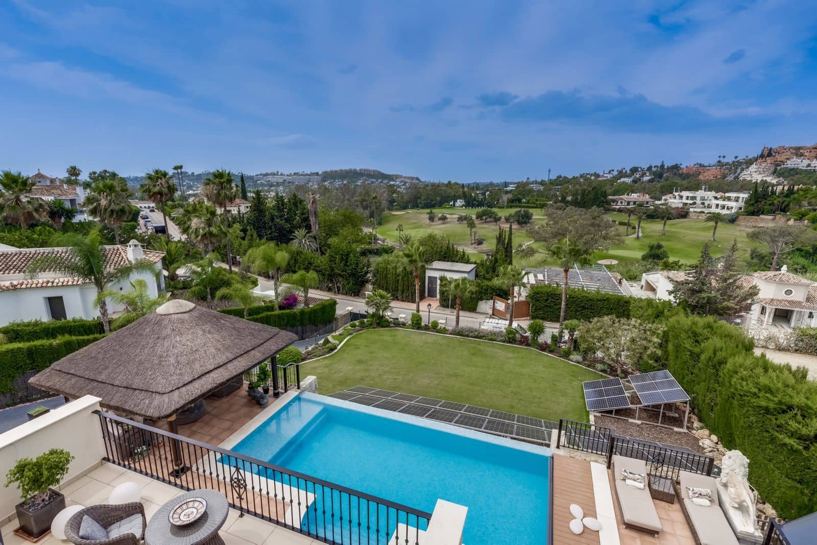 4 bedroom Villa for sale in Nueva Andalucia - € 3,695,000 (Ref: 9543173)