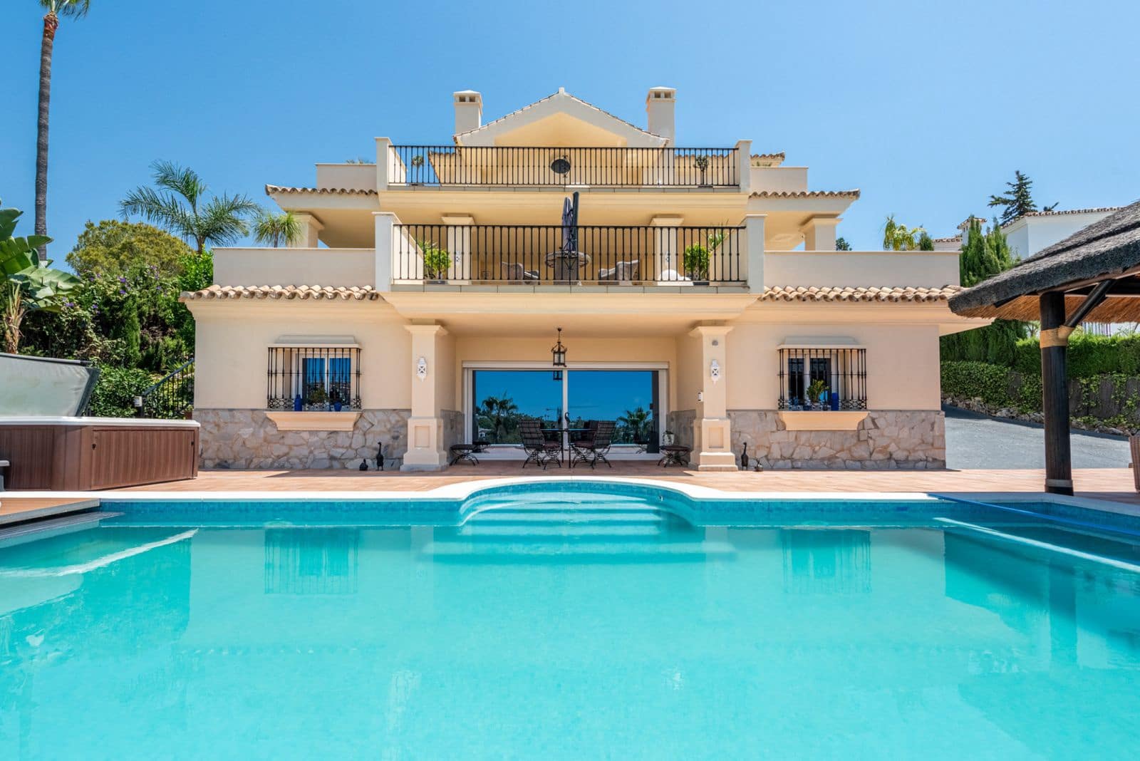 4 bedroom Villa for sale in Nueva Andalucia - € 3,695,000 (Ref: 9543173)