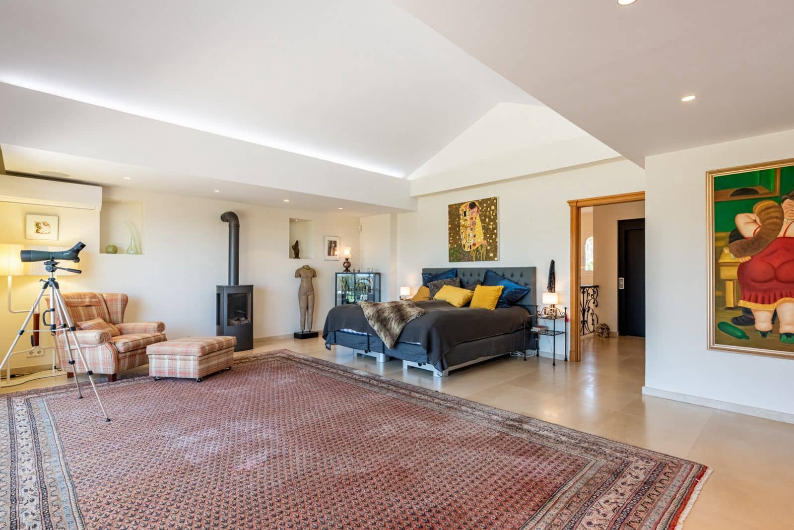 4 bedroom Villa for sale in Nueva Andalucia - € 3,695,000 (Ref: 9543173)