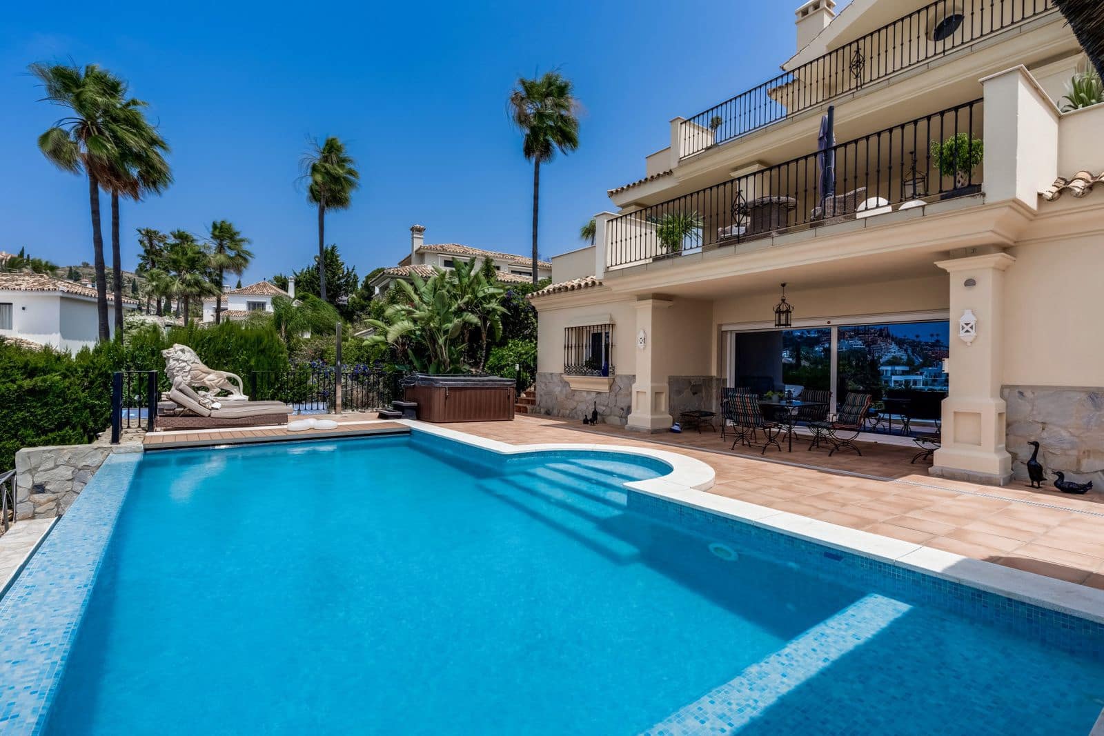 4 bedroom Villa for sale in Nueva Andalucia - € 3,695,000 (Ref: 9543173)