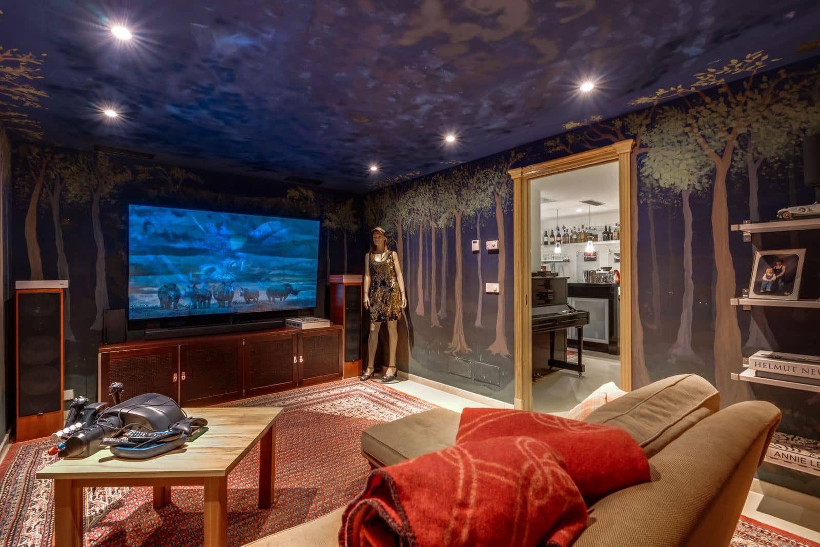 4 bedroom Villa for sale in Nueva Andalucia - € 3,695,000 (Ref: 9543173)