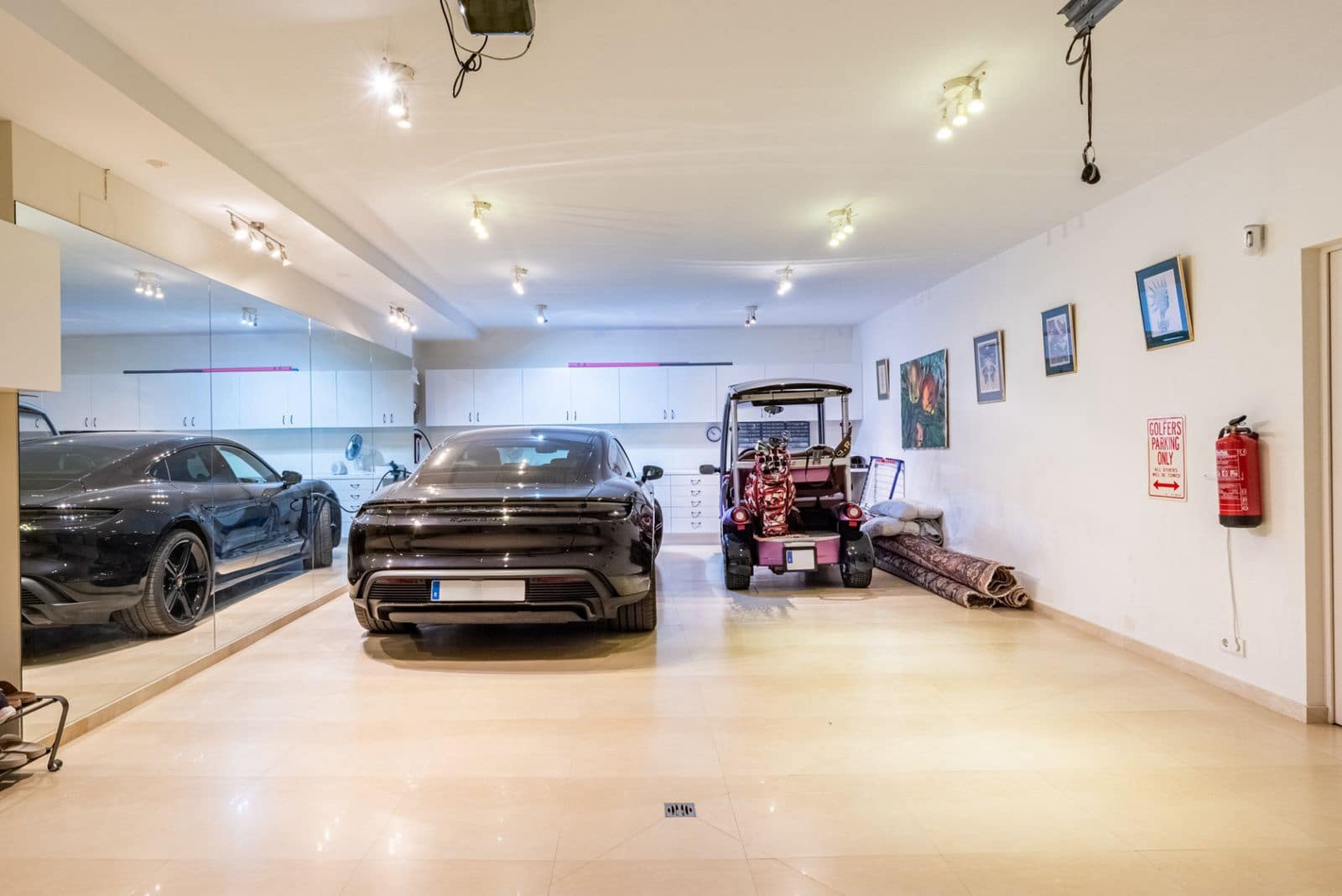 4 bedroom Villa for sale in Nueva Andalucia - € 3,695,000 (Ref: 9543173)