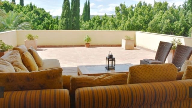4 soveværelse Villa til salg i Sotogrande Alto, San Roque - € 1.800.000 (Ref: 9543174)