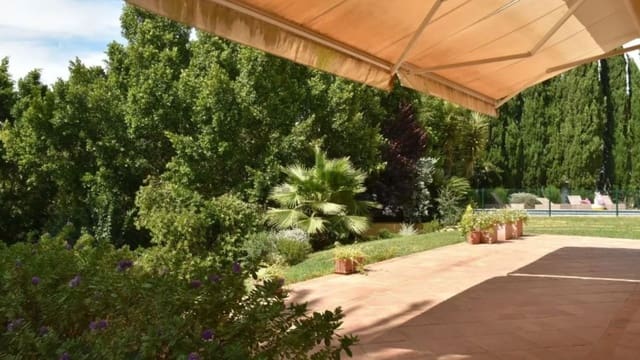 4 soveværelse Villa til salg i Sotogrande Alto, San Roque - € 1.800.000 (Ref: 9543174)