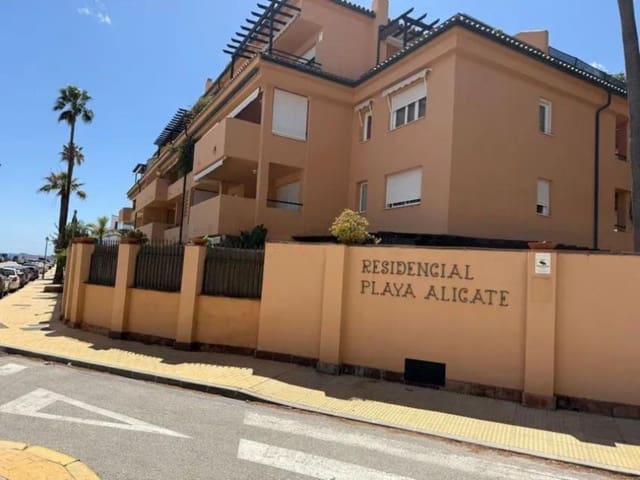 2 bedroom Apartment for sale in Las Chapas, Marbella - € 660,000 (Ref: 9543179)
