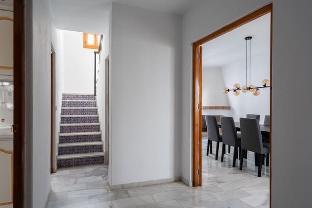 5 quarto Casa em Banda para venda em Estepona - 699 000 € (Ref: 9543181)