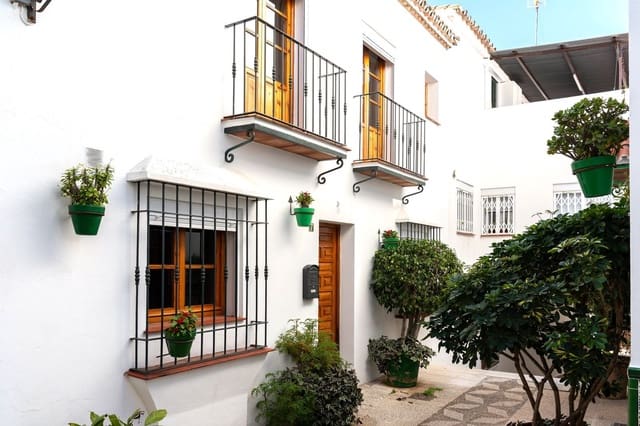 5 quarto Casa em Banda para venda em Estepona - 699 000 € (Ref: 9543181)