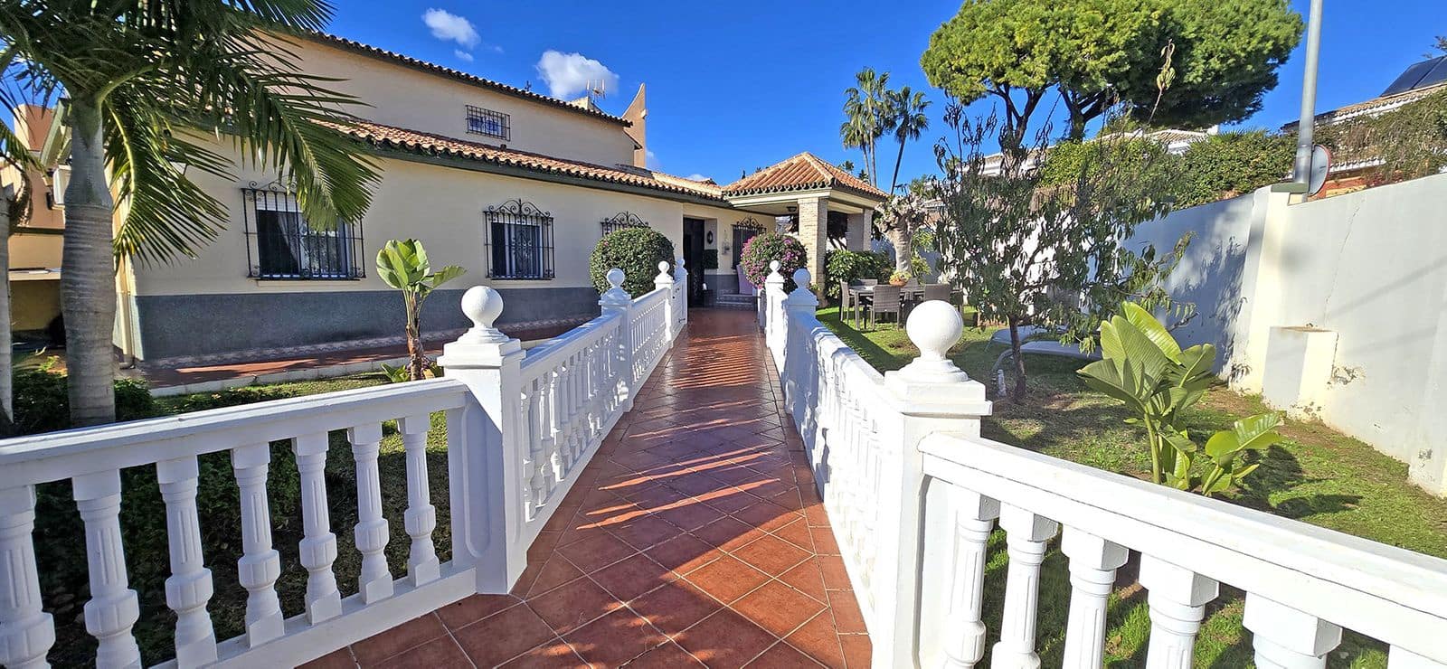 6 soveværelse Villa til salg i Benalmadena Costa - € 1.288.000 (Ref: 9543191)