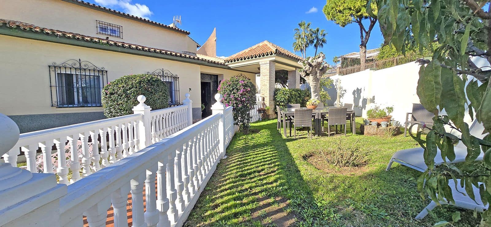 6 soveværelse Villa til salg i Benalmadena Costa - € 1.288.000 (Ref: 9543191)